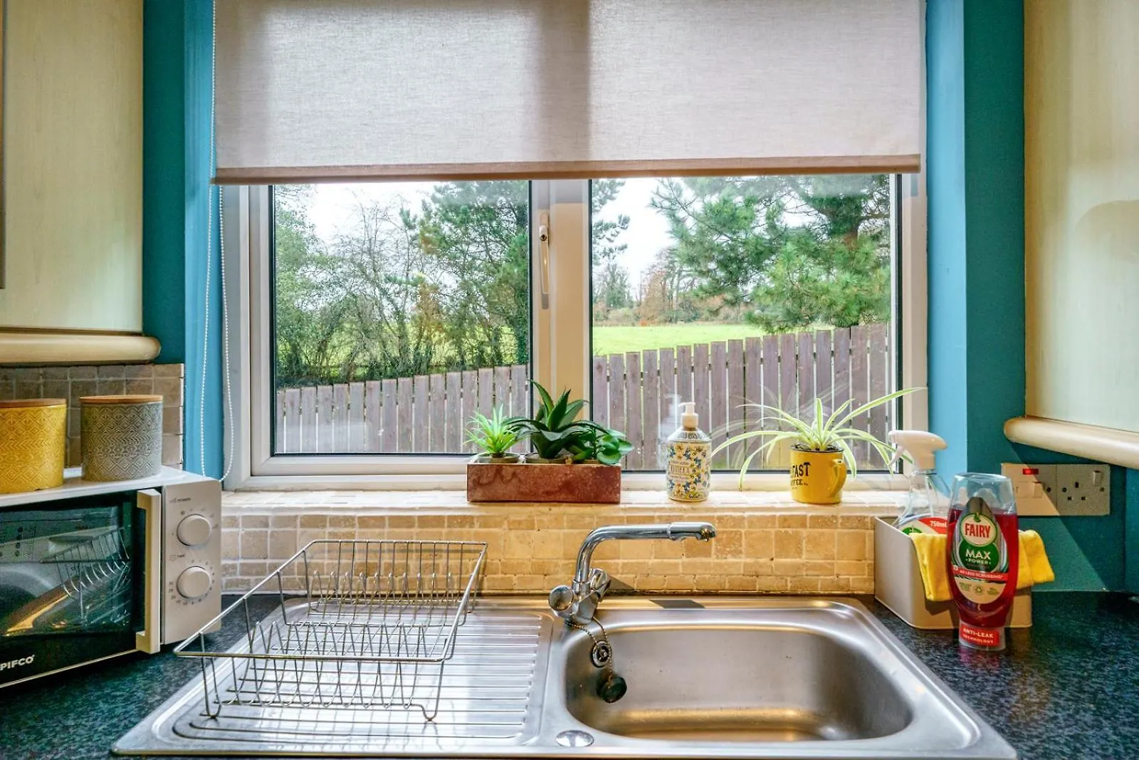 Close To City Centre Stylish 3 Bedroom House Belfast 0*,
