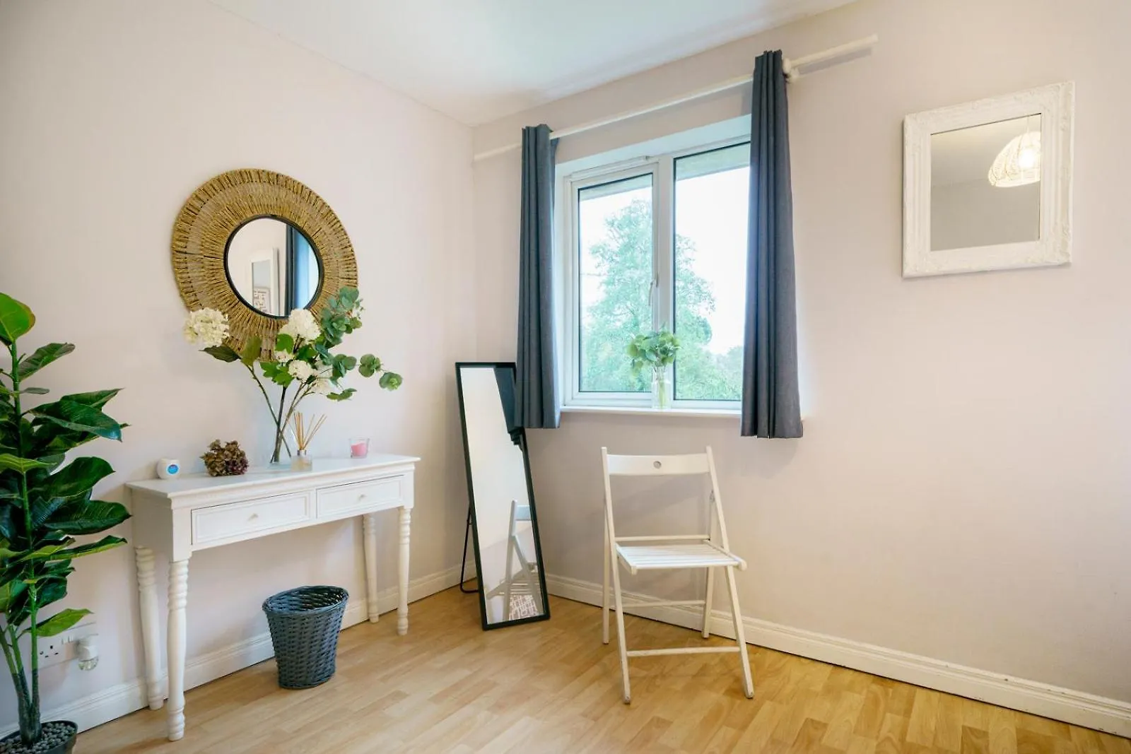 Close To City Centre Stylish 3 Bedroom House Belfast