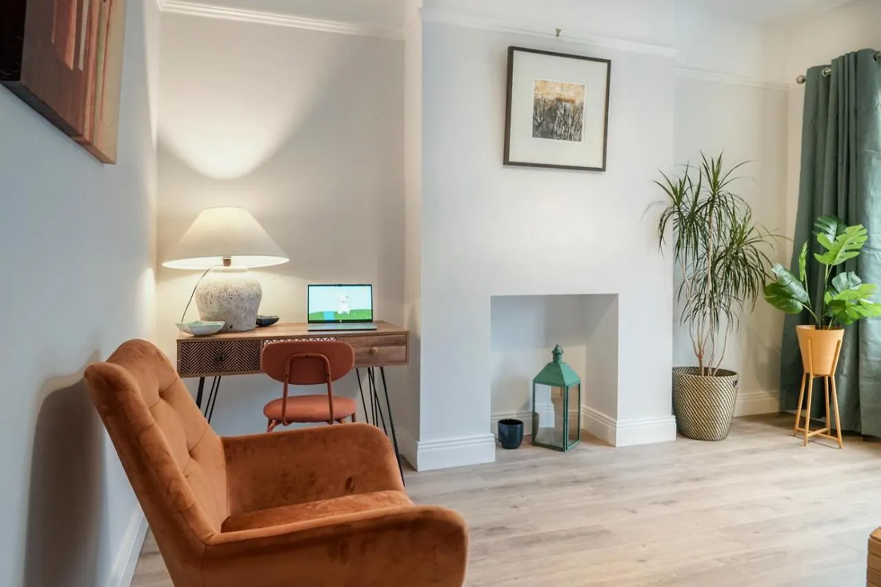 Close To City Centre Stylish 3 Bedroom House Belfast