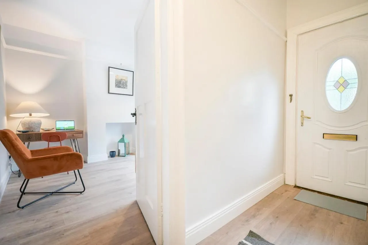 Close To City Centre Stylish 3 Bedroom House Belfast