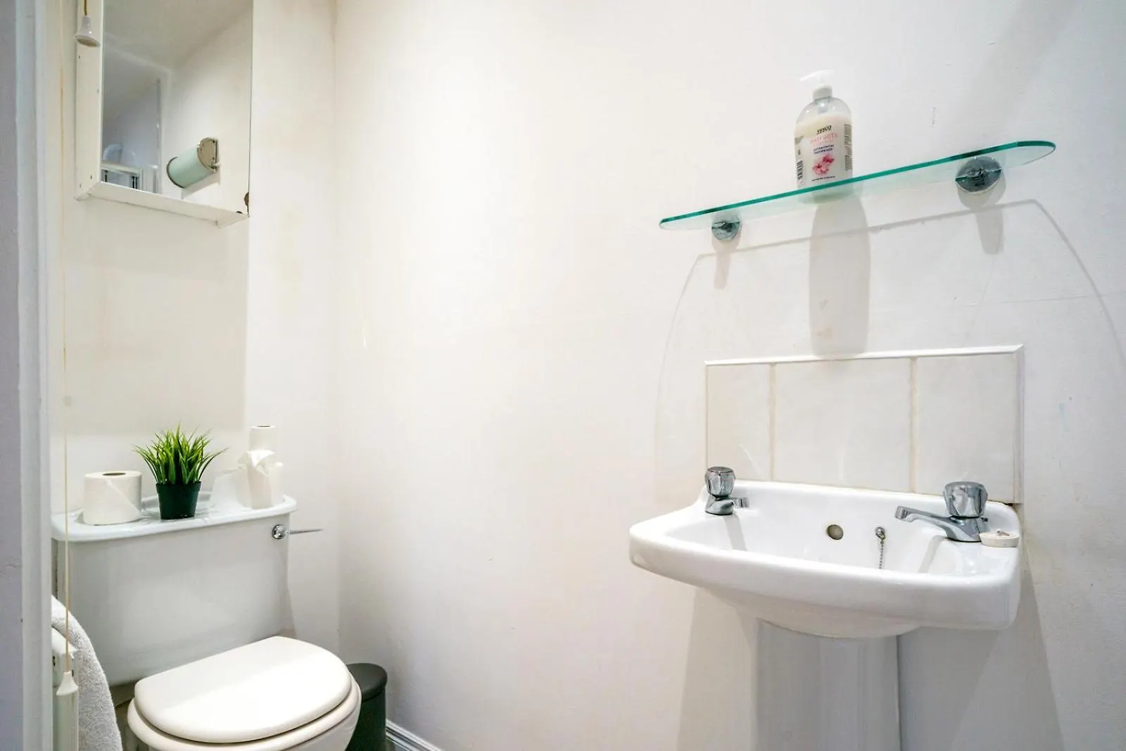 Close To City Centre Stylish 3 Bedroom House Belfast